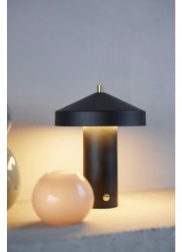 Hatto 25cm Svart Fra OYOY - Med en dimbar funksjon i tre nivåer og energieffektiv LED gir den justerbart og komfortabelt lys for ulike behov.