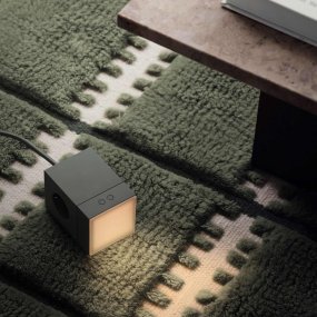 LAMP 1 - EU Grønn Fra Avolt - Denne hendige lille lampen kobles direkte til stikkontakten (230V) og er perfekt som nattlampe eller stemningsbelysning i gangen, soverommet eller andre rom der du &oslash;nsker et mykt lys.