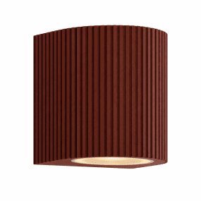 Freja Single Rust utendørslampe Fra Lampan - Laget av metall i rust/oransje finish med en dekorativ ribbestruktur som gir lampen et levende og eksklusivt utseende.