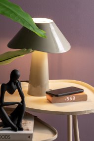 Ameno 33cm Grå bordlampe Fra Leitmotiv - Ameno er en stilig bordlampe i metall med en blank grå finish som gir et mykt og harmonisk uttrykk.