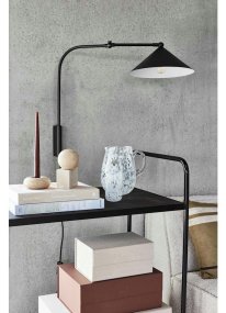 Kasa 60cm Svart vegglampe Fra OYOY - Bruk Kasa som nattbordslampe, som arbeidsbelysning på kontoret eller som et dekorativt lyspunkt i stuen – lampen skaper alltid den rette atmosfæren.