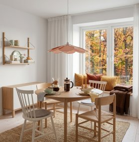 Magnolia Ø80 Rosa Taklampe Fra Cottex - Magnolia er en dekorativ taklampe med et lekent design inspirert av blomsterblader.