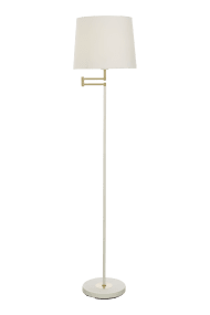 Birka Hvit gulvlampe Fra Aneta Lighting - Birka gulvlampe i hvitlakkert metall og detaljer i messing p&aring; svingarm, inkludert tekstilskjerm.