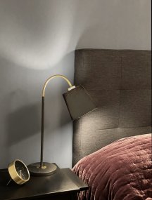 Ljusdal 50cm Svart skrivebordslampe Fra Aneta Lighting - Den fleksible armen gjør det enkelt å rette lyset dit du trenger det, noe som gjør Ljusdal til et funksjonelt og elegant valg for ditt hjem.