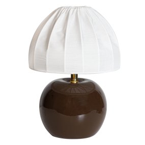 Peach 27cm Brun bordlampe Fra Cottex - Den hvite tekstilskjermen med et vakkert plissert design skaper en fin kontrast til den jordn&aelig;re basen og sprer et mykt og behagelig lys.