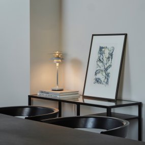 Picasso 35cm Isblått bordlampe Fra Belid - Fargene gifter seg meget behagelig med naturlige interi&oslash;rstiler, men ogs&aring; mer grafiske interi&oslash;rstiler, hvor man &oslash;nsker en passende fremtoning av interi&oslash;rdetaljene.