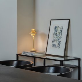 Picasso 35cm Lett honning bordlampe Fra Belid - Fargene gifter seg meget behagelig med naturlige interi&oslash;rstiler, men ogs&aring; mer grafiske interi&oslash;rstiler, hvor man &oslash;nsker en passende fremtoning av interi&oslash;rdetaljene.