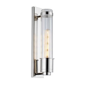 Wellington 40cm Krom baderomslampe Fra Elstead Lighting - Laget av høykvalitets stål og glass, gir den en luksuriøs følelse med sin polerte kromfinish og riflet glasskuppel som skaper en vakker lysspredning.