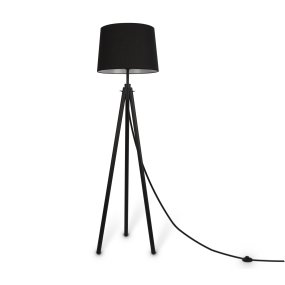 Calvin Svart gulvlampe Fra Maytoni - Med sitt stativ i sort tre&auml; og en matchende tekstilskjerm, sprer lampen et varmt og innbydende lys som skaper en hjemmekoselig atmosfære.