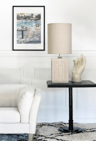 Stucco 48cm Beige lampefot Fra Hallbergs - Stuk er en moderne lampefot med stilig design.
