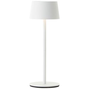 Jona 25cm Hvit bærbar Fra Brilliant - Jona er en liten, b&aelig;rbar bordlampe laget av hvitt metall.