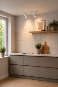 Crux 2 Hvit spotlight Fra Nordic Lighting - Crux er en klassisk spotlight med tidl&oslash;st design i hvitt metall.