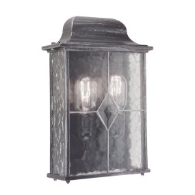 Wexford Sølv utendørslampe Fra Elstead Lighting - Wexford er en klassisk utendørs vegglampe, laget av aluminium med en elegant mørk sølvfinish og dekorative glasspaneler med blyglassmønster.