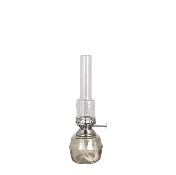 Kerosene Lamp Majken Small Grå Fra Strömshaga - Mindre parafinlampe i farget gr&aring;tt glass som skaper en vakker fargetone men samtidig gir en transparent overflate.