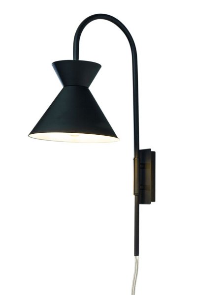Coni 54cm Svart vegglampe Fra Aneta Lighting - Den nydelige Coni vegglampen i et moderne design harmonerer med både et klassisk og landlig interiør.