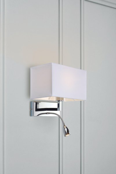 Savoy Krom leselampe Fra Markslöjd - Den rektangulære skjermen i kombinasjon med den fleksible LED-lampen på 3W gir både en atmosfærisk glød og praktisk lys for løsning.