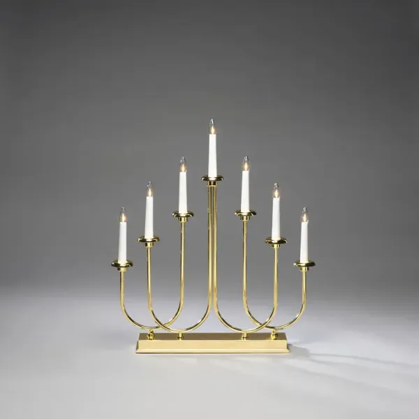 Candelabra 7 Lights Messing Fra Konstsmide - Skap en luksuri&oslash;s og innbydende julestemning med denne stilige adventslysestaken i messingfinish.