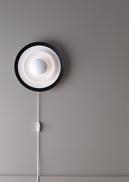 Diablo Ø30 Svart vegglampe Fra Belid - Det f&oslash;lger med en ledning som har en bryter og har en lang p&aring; 2,2 meter og en G9-kontakt.