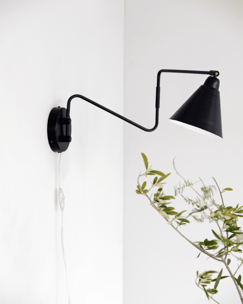 Game 76cm Svart vegglampe Fra House Doctor - Game fra House Doctor er en fantastisk vegglampe som gir en ukonvensjonell og moderne vri p&aring; interi&oslash;ret ditt.