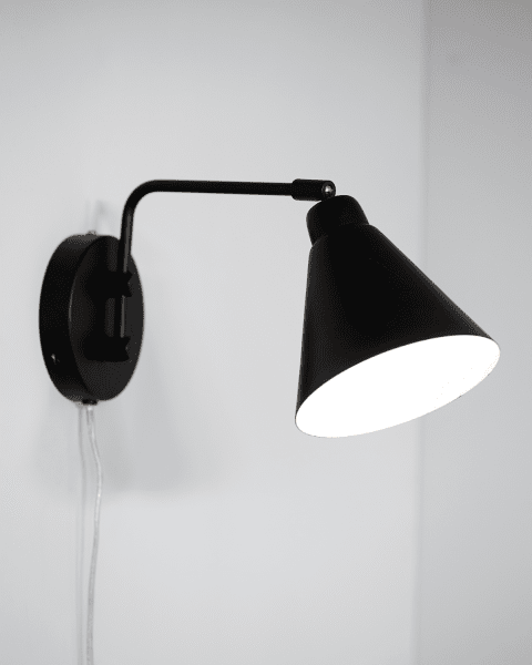 Game 30cm Svart vegglampe Fra House Doctor - Game er en fantastisk vegglampe fra House Doctor som er designet med en moderne stil i tankene.