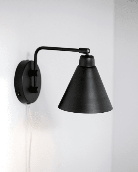 Game 30cm Svart vegglampe Fra House Doctor - Game er en fantastisk vegglampe fra House Doctor som er designet med en moderne stil i tankene.