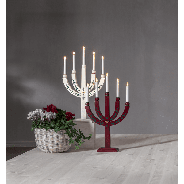 Elias Tradition RØD Fra Star Trading - Adventslysestaken har 5 lyskilder som gir lysstaken koselig belysning og en hjemmekoselig julef&oslash;lelse.