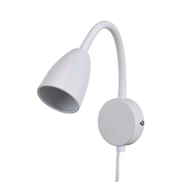 Moa Hvit leselampe Fra Oriva - Denne moderne vegglampen i hvitt metall er b&aring;de stilig og praktisk.