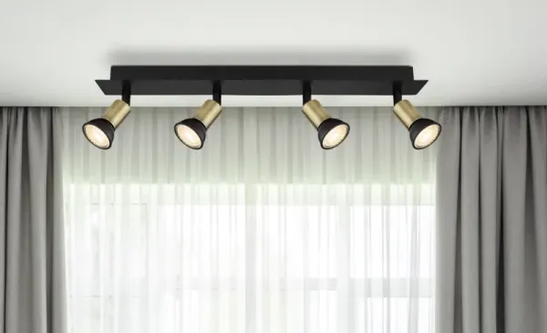 Drew 4 Gull spotlight Fra Globo Lighting - Drew &auml;r en stilren takspotlight som imponerar med sin design i mattsvart och guld.