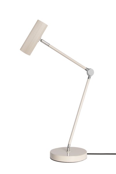 Hubble Read 45cm Beige skrivebordslampe Fra Globen Lighting - Lampen er laget av mattlakkert stål/aluminium og har en 200 cm lang tekstilledning med strømbryter og støpsel.