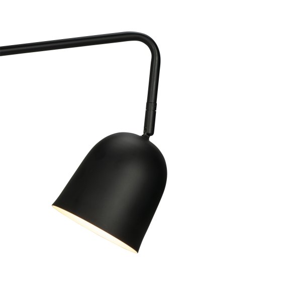 Manchester 45cm Svart vegglampe Fra Dyberg Larsen - Armen på lampen svinger fra side til side og strekker seg 45 cm fra veggen til det ytterste punktet på skjermen.