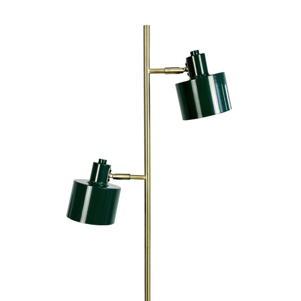 Ocean Grønn gulvlampe Fra Dyberg Larsen - Den handpolerade m&auml;ssingsstommen kan luta upp och ner och ger varje lampa en unik f&auml;rgvariation.