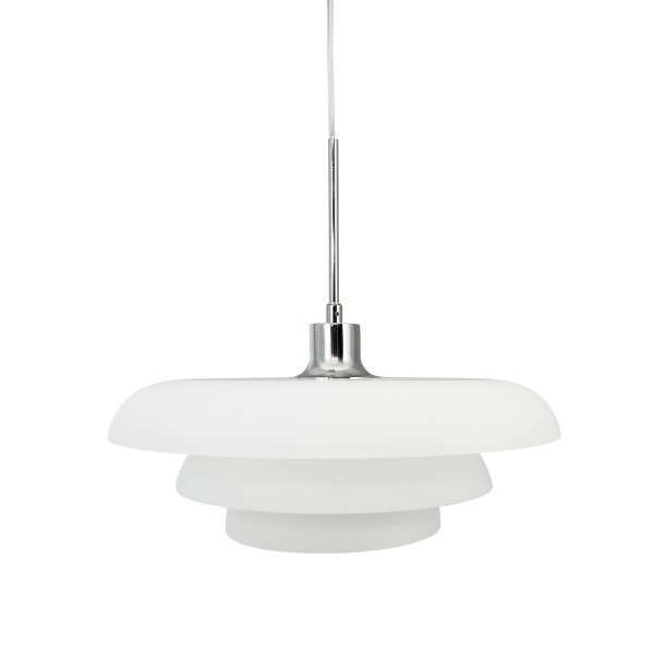 Ava Ø40 Opal Taklampe Fra Dyberg Larsen - Gi hjemmet ditt et stilig preg med den vakre Ava takpendelen fra Dyberg Larsen, en lampe med dansk design som kombinerer enkelhet og eleganse.