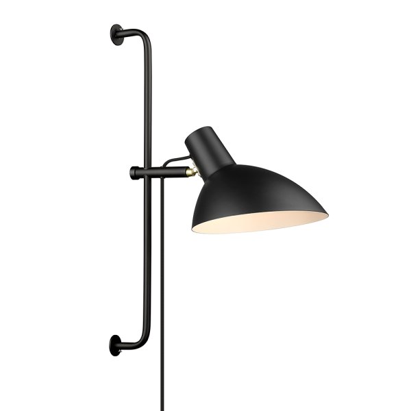 Metropole Ø24 Svart vegglampe Fra Halo Design - Metropole-serien er en komplett og funksjonell familie av lamper med en s&aelig;regen og industriell stil.