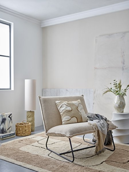 Payah Beige gulvlampe Fra Bloomingville - Payah gulvlampe fra Bloomingville er et perfekt valg for de som &oslash;nsker &aring; kombinere stil og atmosf&aelig;re i hjemmet sitt.