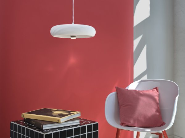 Plaster Pure Ø30 Hvit Taklampe Fra Ledvance - Dekorskjermen støpt i gips gir en fin spredning av lys i rommet.