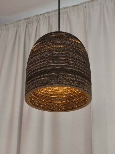 Zoom bilde av Cardboard Bell Ø25 Brun Taklampe Fra Osram - Skjermen laget av flere lag papp skaper et vakkert lysspill i rommet n&aring;r det er opplyst og bidrar til en varm og naturlig atmosf&aelig;re.