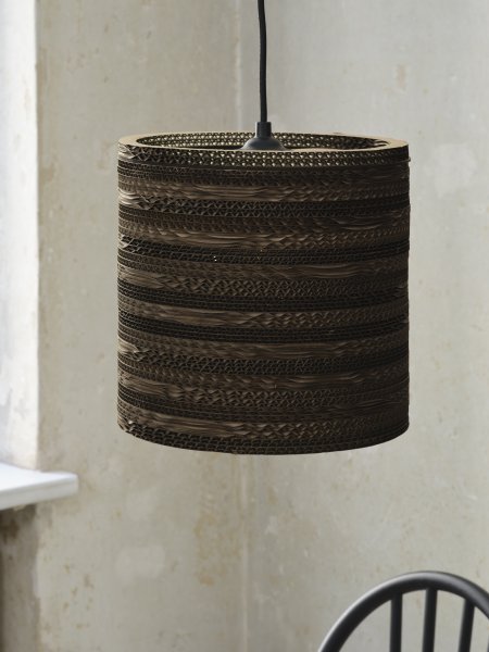 Zoom bilde av Cardboard Cylinder Ø25 Brun Taklampe Fra Osram - Skjermen laget av flere lag papp skaper et vakkert lysspill i rommet n&aring;r det er opplyst og bidrar til en varm og naturlig atmosf&aelig;re.