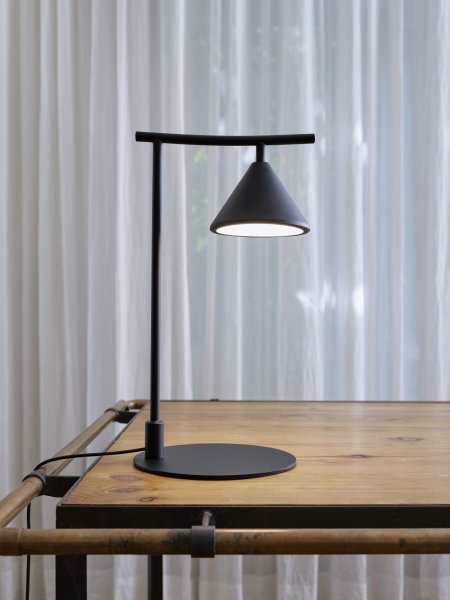 Zoom bilde av Fuji 40cm Svart bordlampe Fra Osram - Fuji &auml;r en stilren bordslampa med tidl&ouml;sa former.