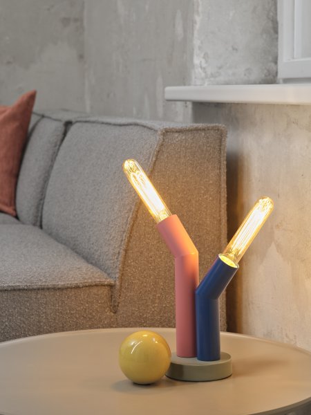 Straw 28cm Flerfarget bordlampe Fra Ledvance - Straw &auml;r en lekfull bordslampa med h&auml;rliga kul&ouml;rer.