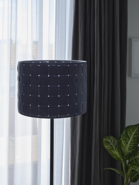Felt Weaving Mørk grå gulvlampe Fra Ledvance - Dekorativ golvlampa med sk&auml;rm gjord av fl&auml;tad filt vilket ger en fin och varm ljusspridning i rummet.