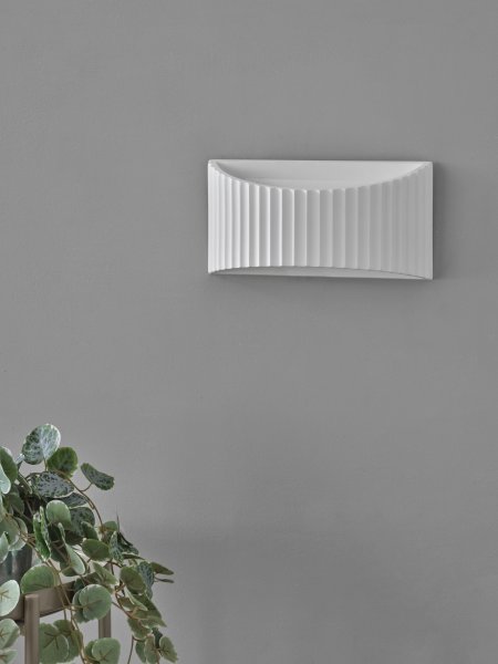 Plaster Band 30cm Hvit vegglampe Fra Osram - Plaster Band &auml;r en modern v&auml;gglampa gjord av gips.