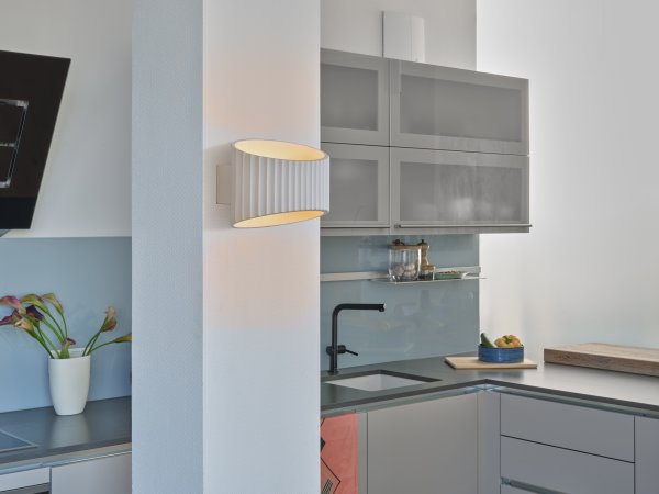 Plaster Band 25cm Hvit vegglampe Fra Osram - Plaster Band &auml;r en modern v&auml;gglampa gjord av gips.
