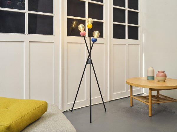 Bubble Flerfarget gulvlampe Fra Ledvance - Bubble er en unik gulvlampe med nydelige farger i et lekent design.