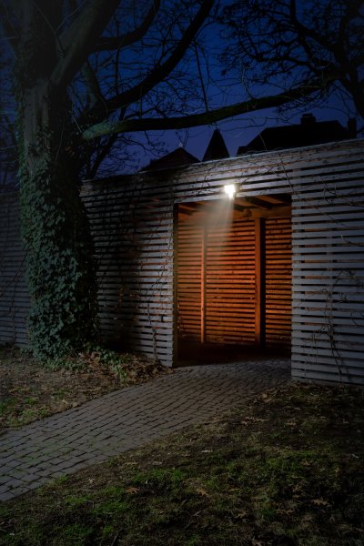 Flood Sensor 15W 4000K Hvit utendørslampe Fra Ledvance - Du kan ocks&aring; v&auml;lja att st&auml;nga av sensorn helt och d&aring; ist&auml;llet anv&auml;nda dig av timern, lampan &auml;r d&aring; t&auml;nd i 6h och sl&auml;ckt resterande timmar p&aring; dygnet.
