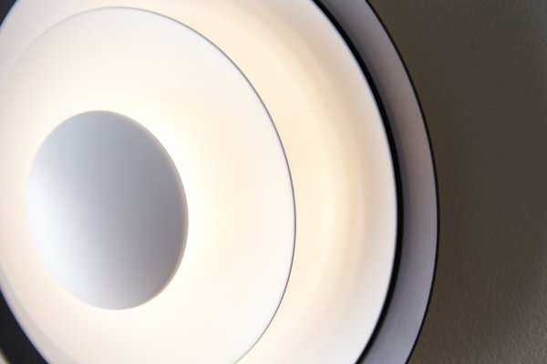 Diablo Ø40 Svart vegglampe Fra Belid - hverandre, noe som skaper et virkelig stilig utseende og ikke minst en stemningsfull lyseffekt i rommet ditt.