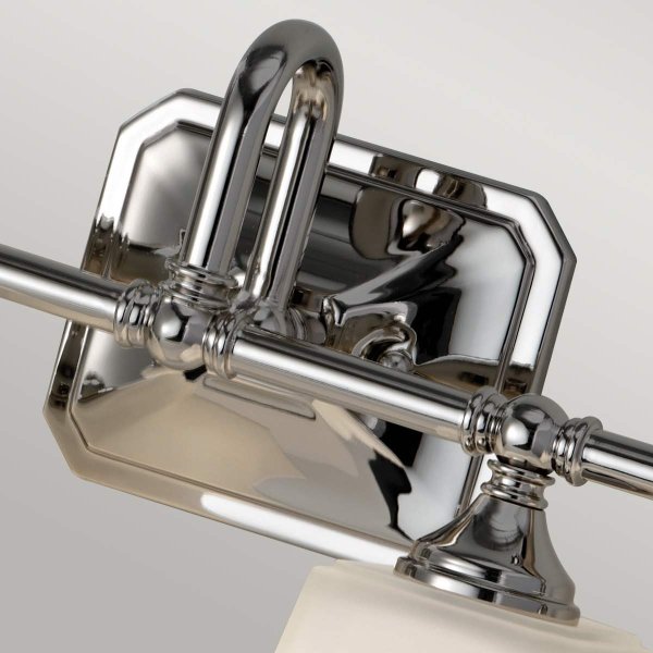 Concord 76cm Krom baderomslampe Fra Elstead Lighting - Med en IP44-klassifisering er Concord beskyttet mot fuktighet og vannsprut, noe som gjør den ideell for plassering ved speilet eller langs veggen.