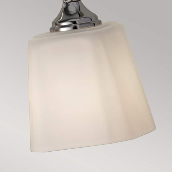 Concord 76cm Krom baderomslampe Fra Elstead Lighting - Med en IP44-klassifisering er Concord beskyttet mot fuktighet og vannsprut, noe som gjør den ideell for plassering ved speilet eller langs veggen.