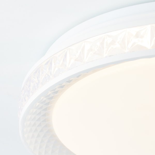 Burlie Ø40 Hvit plafond Fra Brilliant - Burlie er en stilig taklampe med et elegant design.