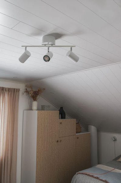 Marlina 3 Hvit spotlight Fra Trio Lighting - Den moderne taklampen MARLEY med 3 lys tilbyr tilpasset belysning i stuen eller gangen.