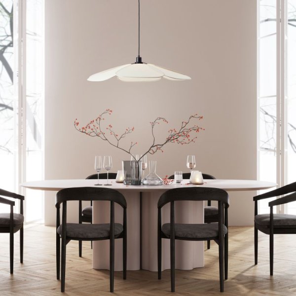 Capucine Ø77 Beige Taklampe Fra Brilliant - Denne unike pendellampen med et blomsterinspirert design er en elegant og kreativ detalj som vil forbedre hjemmet ditt.